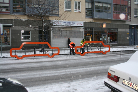 De nya cykelställen är utformade som bilar