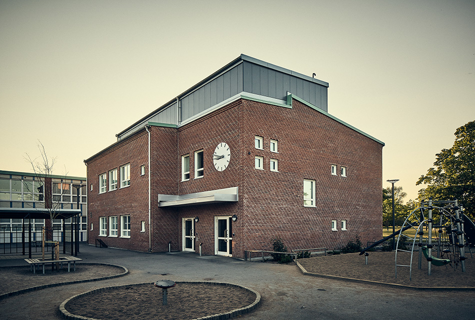 Djupadalskolan är fint belägen i villakvarter i västra Malmö.
