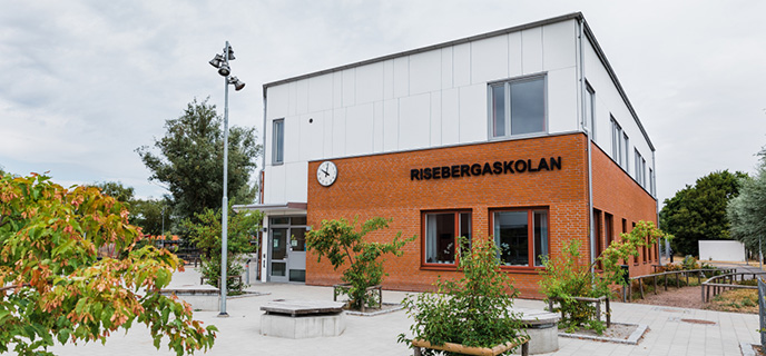 Risebergaskolan ligger i ett villaområde med närhet till
Bulltoftas rekreationsområde.