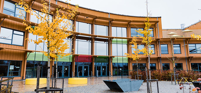 Hyllievångsskolan invigdes 2017 och ligger i gränslandet
mellan stad och landsbygd.