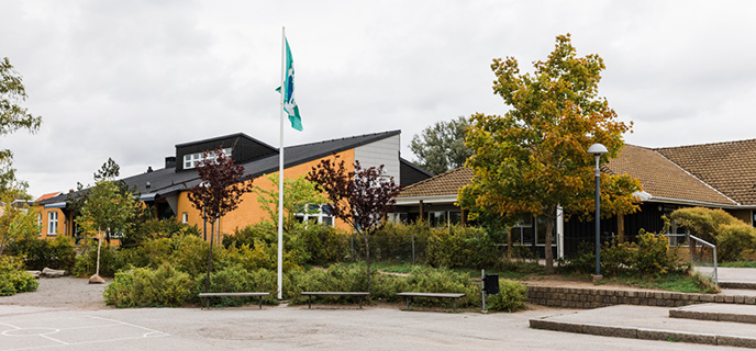 Nya Kungshögsskolan är delvis renoverad och delvis tillbyggd
och ligger i stadsdelen Oxie (i Malmös södra utkant).