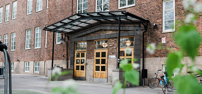 Rådmansvångens skola finns i nyrenoverade lokaler i gamla
Pildammsskolan mellan Triangelns tågstationer.