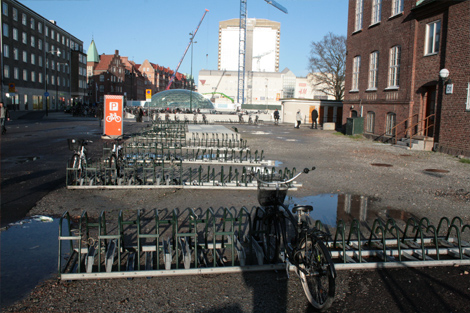 Flera lediga cykelställ