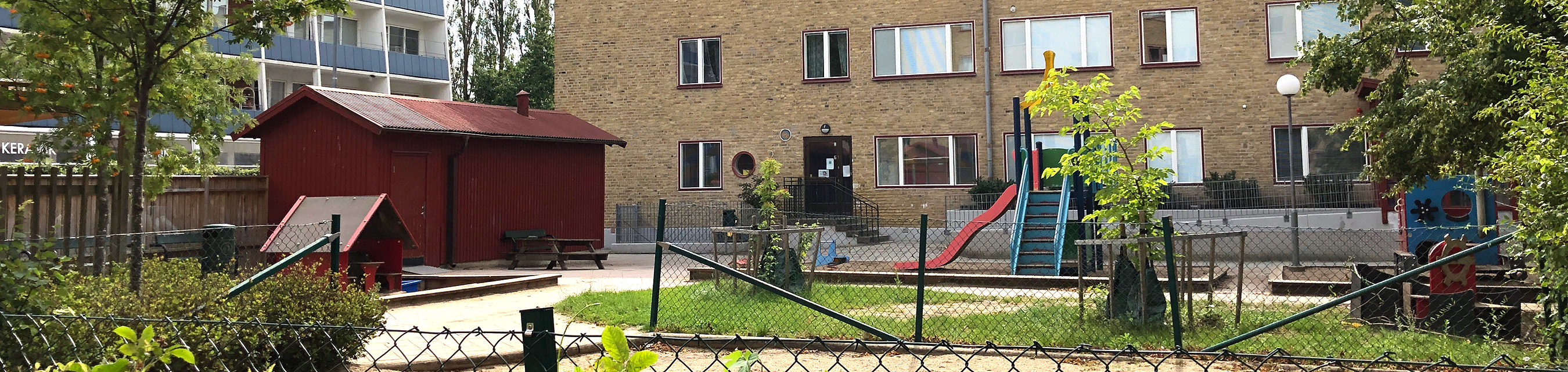 Förskolan Sorgenfri har sin verksamhet på två plan och barnen är indelade i fyra grupper.