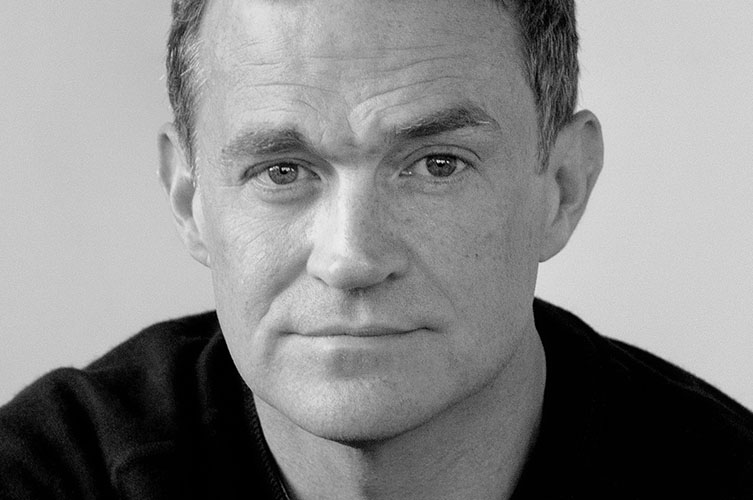 Porträtt på Patrick Radden Keefe.