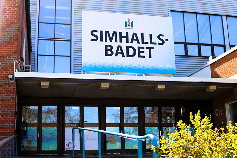 Simhallsbadet ligger mitt i centrala Malmö.